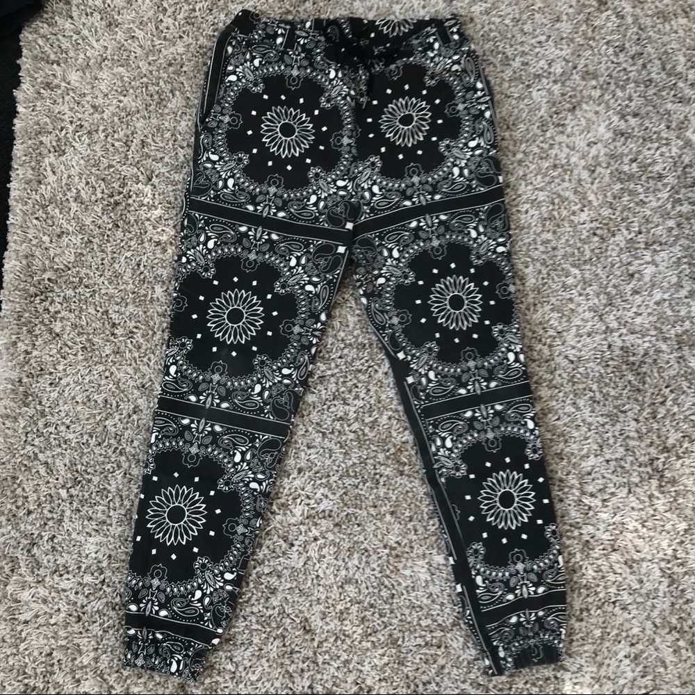 Elwood Joggers in Paisley